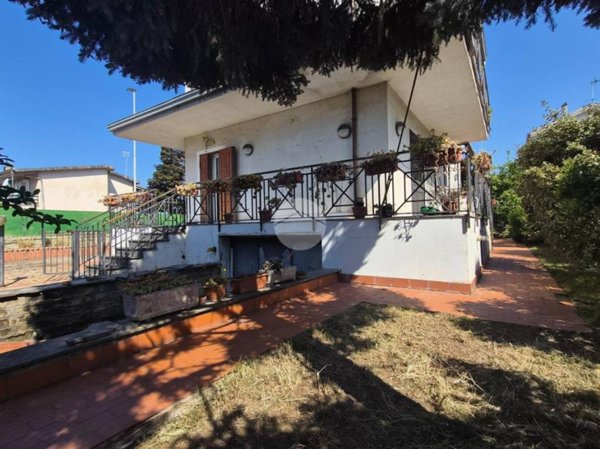 casa indipendente in vendita a Giugliano in Campania in zona Varcaturo