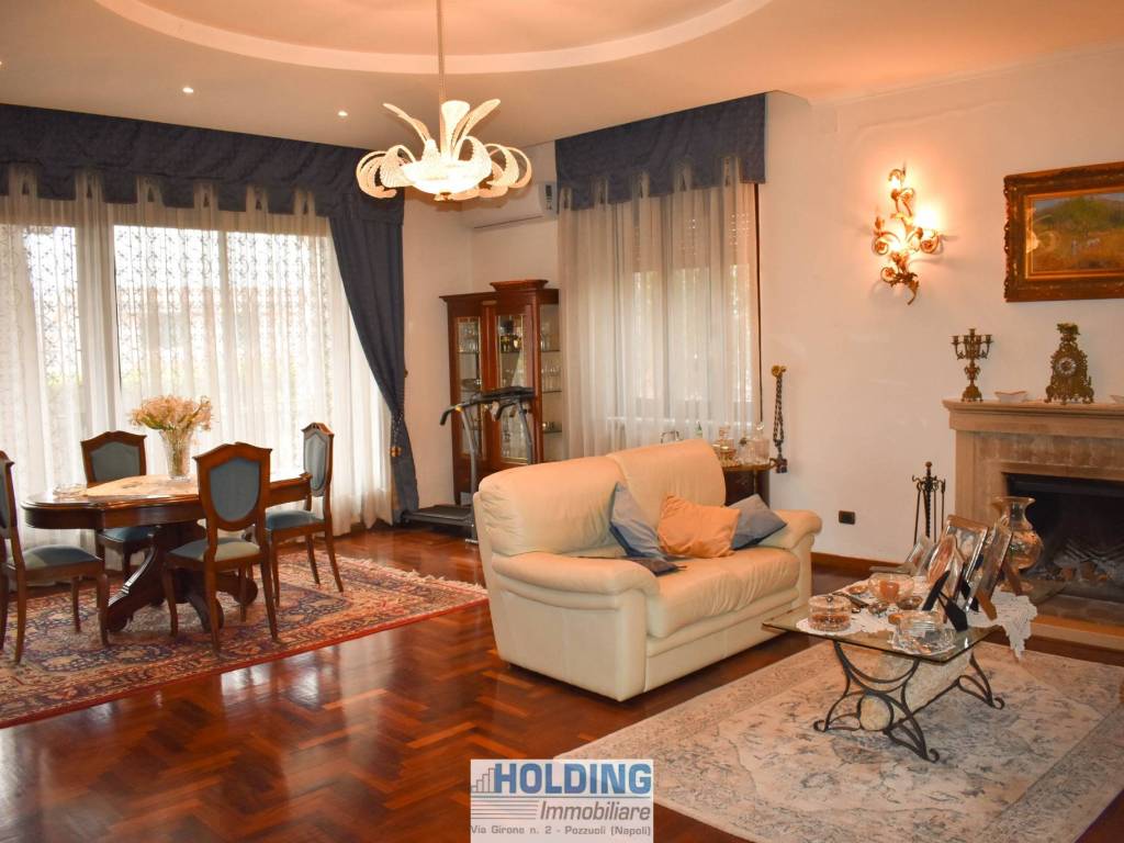 casa indipendente in vendita a Giugliano in Campania in zona Licola