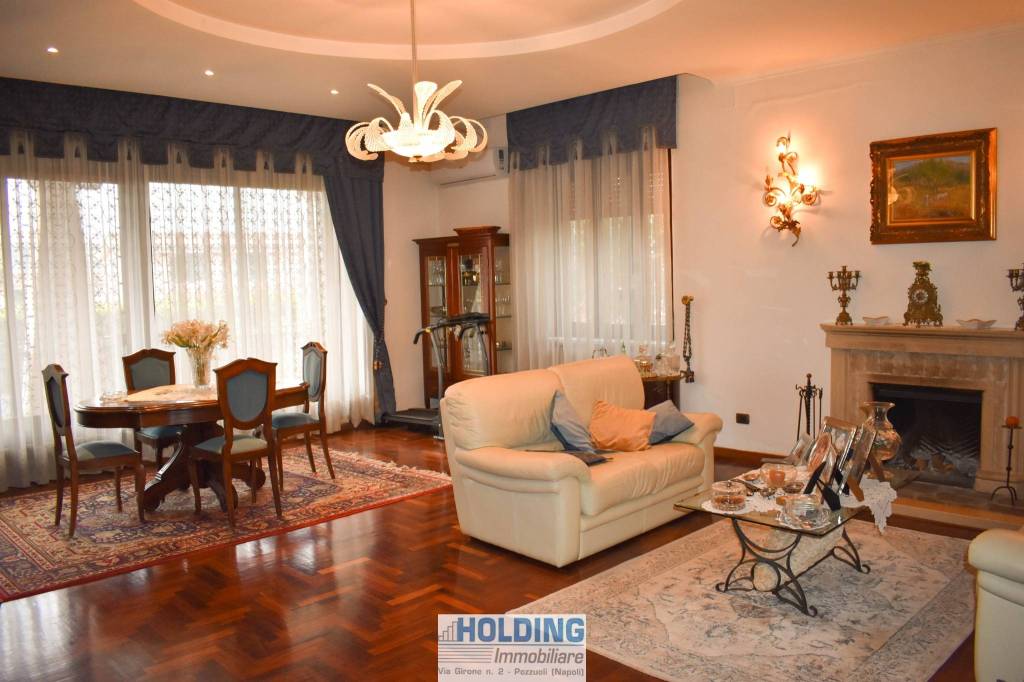 casa indipendente in vendita a Giugliano in Campania in zona Licola