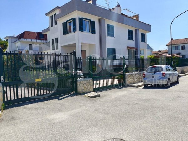 casa indipendente in vendita a Giugliano in Campania in zona Varcaturo