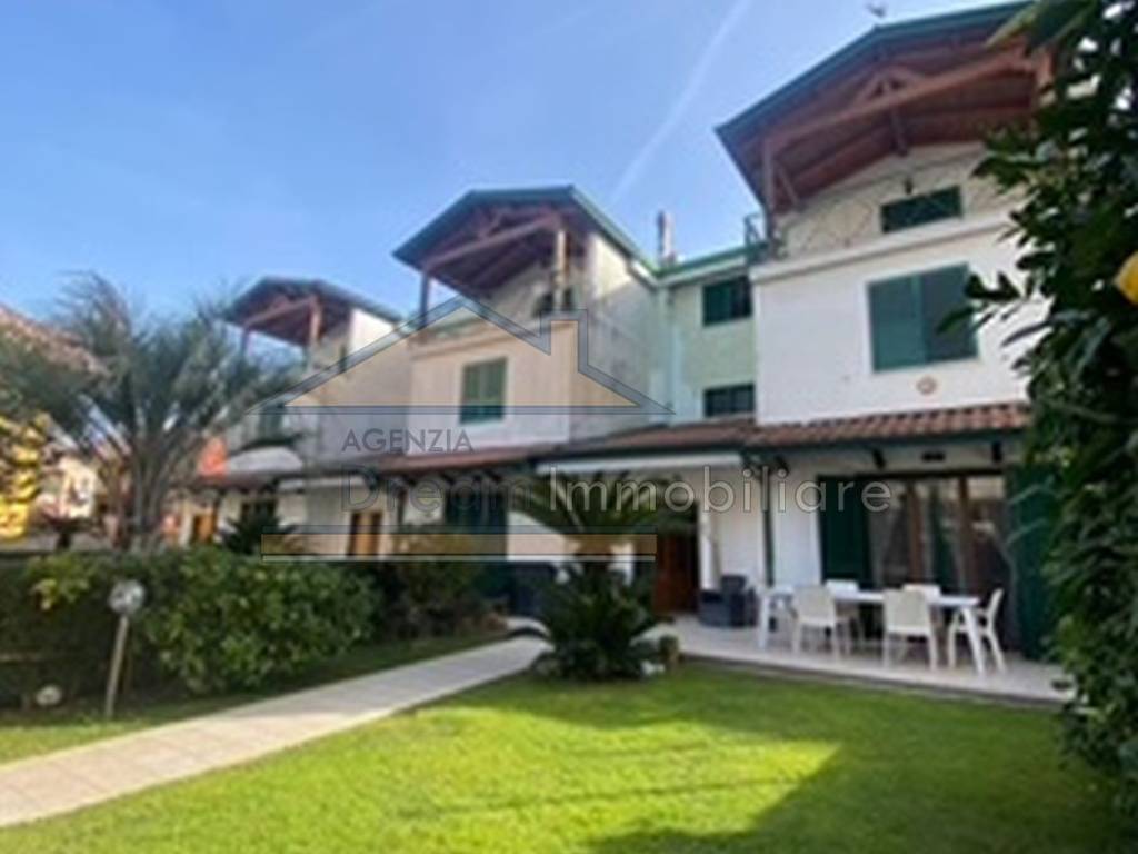 casa indipendente in vendita a Giugliano in Campania
