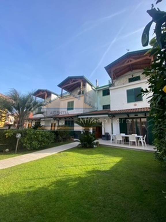 casa indipendente in vendita a Giugliano in Campania