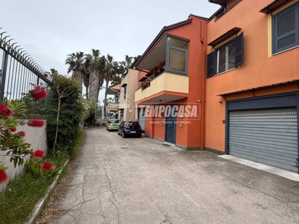 casa indipendente in vendita a Giugliano in Campania in zona Ponte Riccio