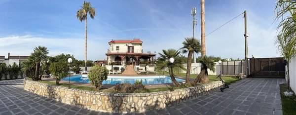casa indipendente in vendita a Giugliano in Campania in zona Varcaturo