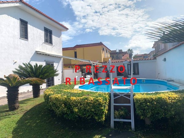 casa indipendente in vendita a Giugliano in Campania in zona Lago Patria