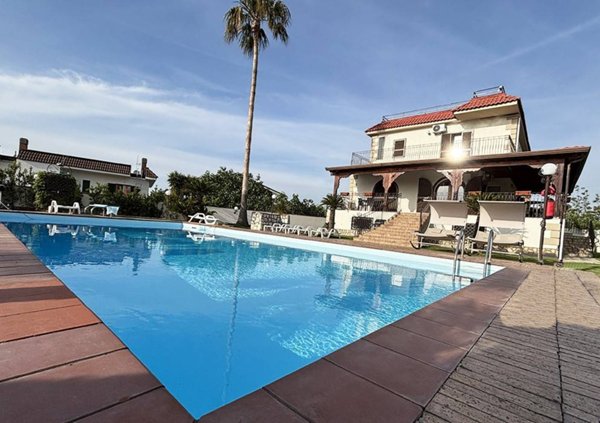 casa indipendente in vendita a Giugliano in Campania