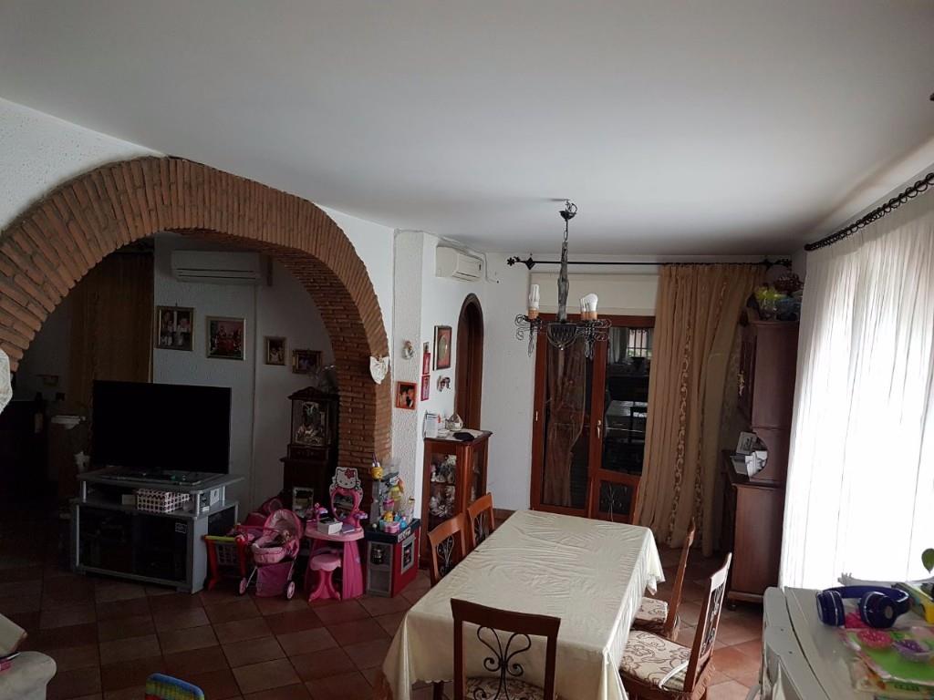 casa indipendente in vendita a Giugliano in Campania in zona Varcaturo