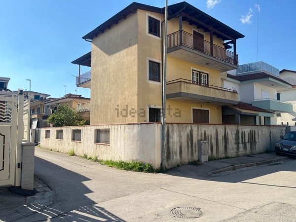 casa indipendente in vendita a Giugliano in Campania