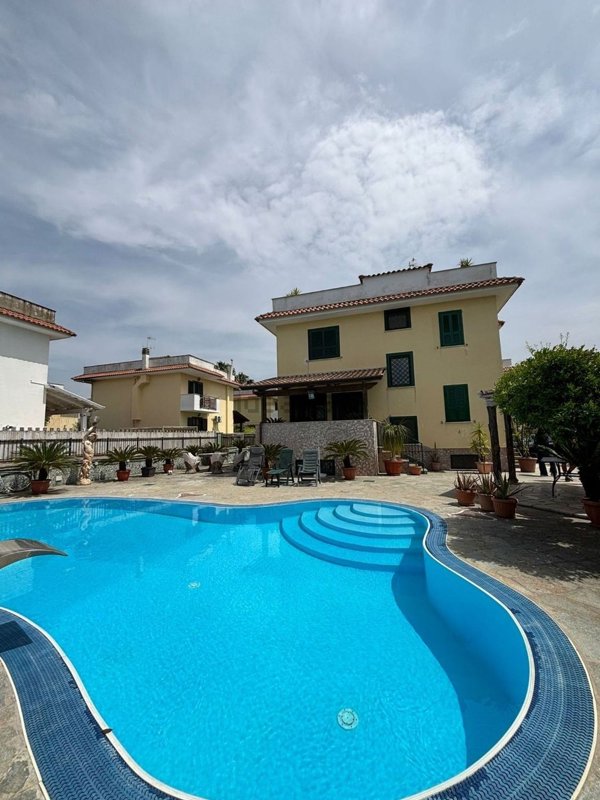 casa indipendente in vendita a Giugliano in Campania