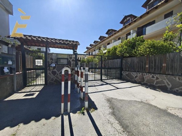 casa indipendente in vendita a Giugliano in Campania in zona Varcaturo