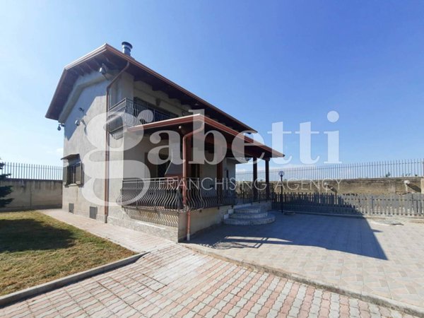 casa indipendente in vendita a Giugliano in Campania in zona Varcaturo
