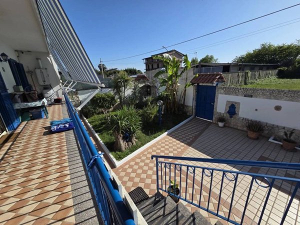 casa indipendente in vendita a Giugliano in Campania in zona Lago Patria