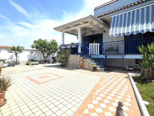 casa indipendente in vendita a Giugliano in Campania in zona Lago Patria