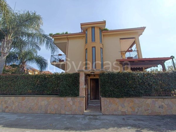 casa indipendente in vendita a Giugliano in Campania in zona Varcaturo