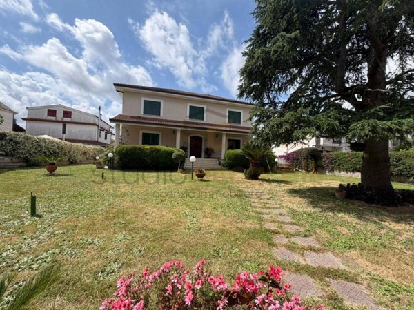 casa indipendente in vendita a Giugliano in Campania in zona Licola