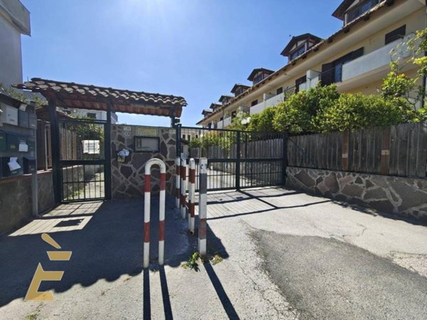casa indipendente in vendita a Giugliano in Campania in zona Varcaturo