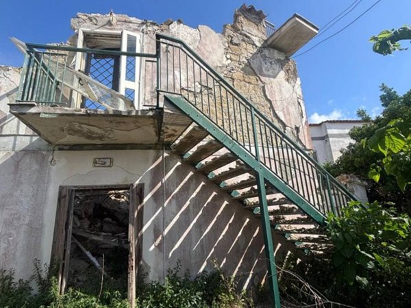 casa indipendente in vendita a Giugliano in Campania in zona Lago Patria