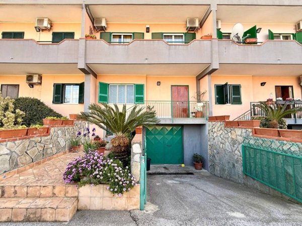 casa indipendente in vendita a Giugliano in Campania in zona Licola