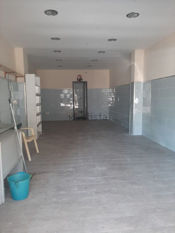 locale commerciale in vendita a Giugliano in Campania