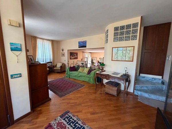 casa indipendente in vendita a Giugliano in Campania in zona Varcaturo