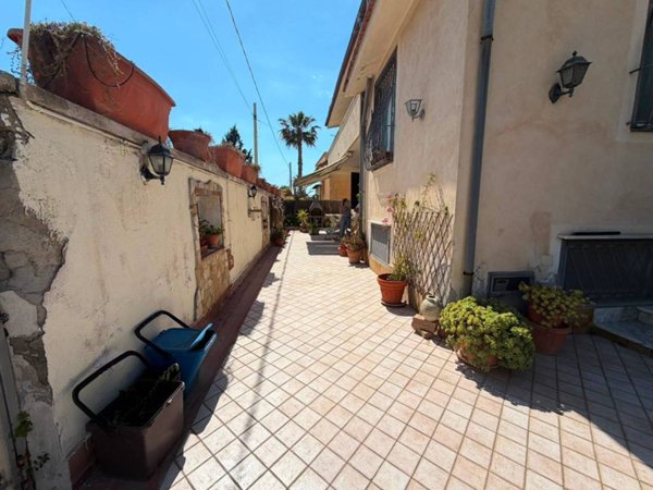 casa indipendente in vendita a Giugliano in Campania in zona Lago Patria