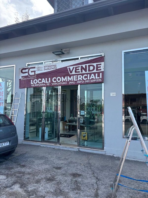 locale commerciale in vendita a Giugliano in Campania in zona Varcaturo