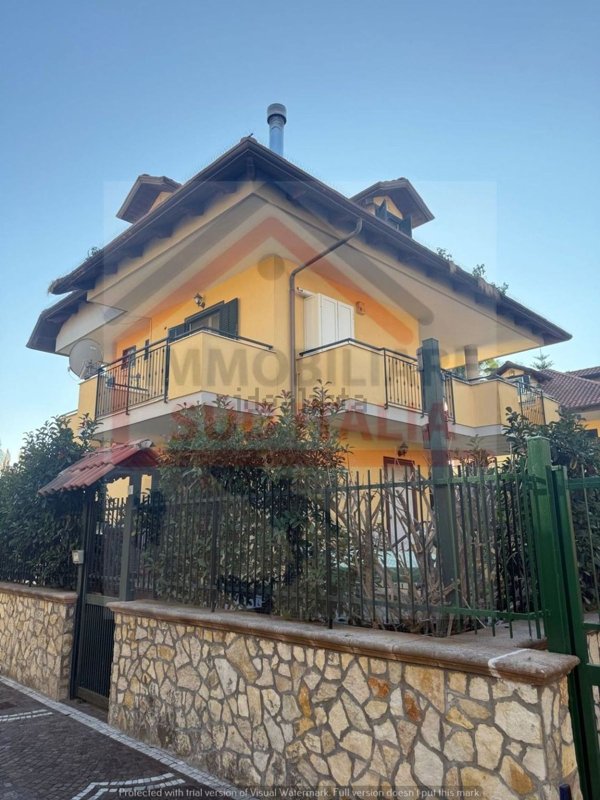casa indipendente in vendita a Giugliano in Campania in zona Lago Patria