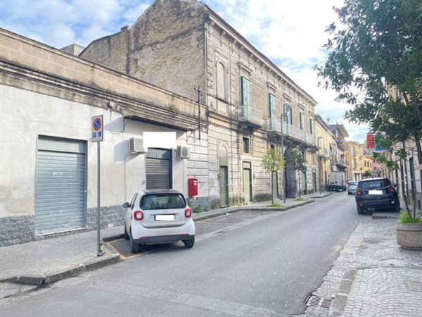 negozio in vendita a Giugliano in Campania