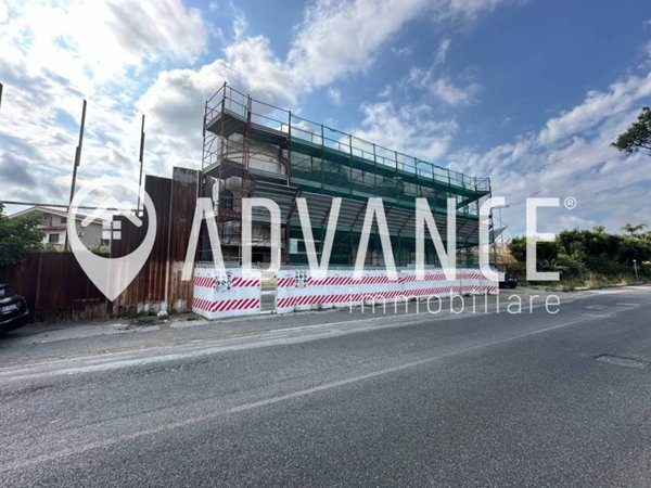 negozio in vendita a Giugliano in Campania in zona Lago Patria