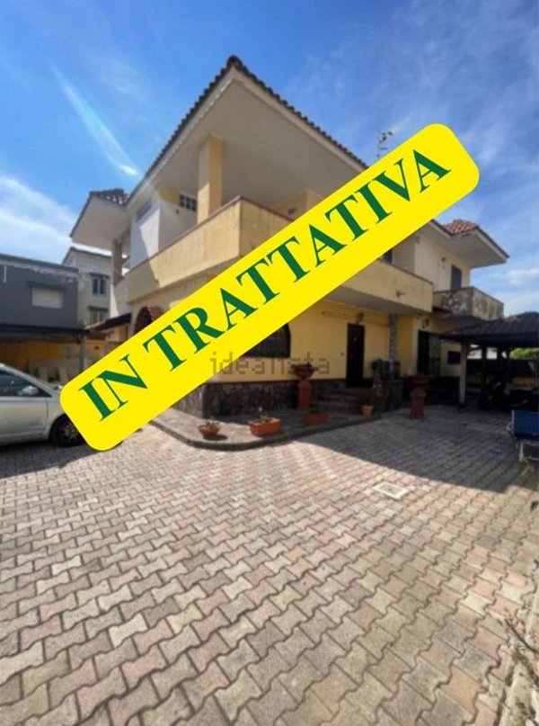 casa indipendente in vendita a Giugliano in Campania in zona Varcaturo