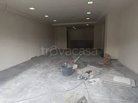 negozio in vendita a Giugliano in Campania in zona Varcaturo