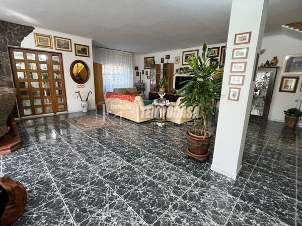casa indipendente in vendita a Giugliano in Campania in zona Varcaturo