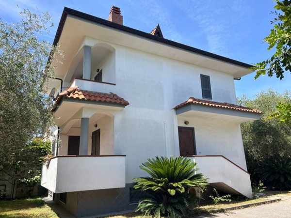 casa indipendente in vendita a Giugliano in Campania in zona Lago Patria