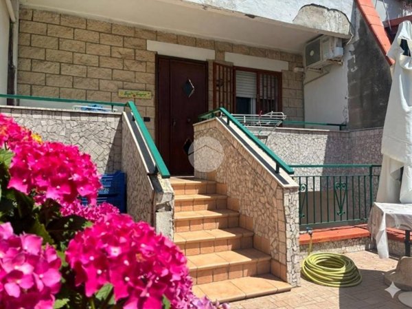 casa indipendente in vendita a Giugliano in Campania in zona Varcaturo