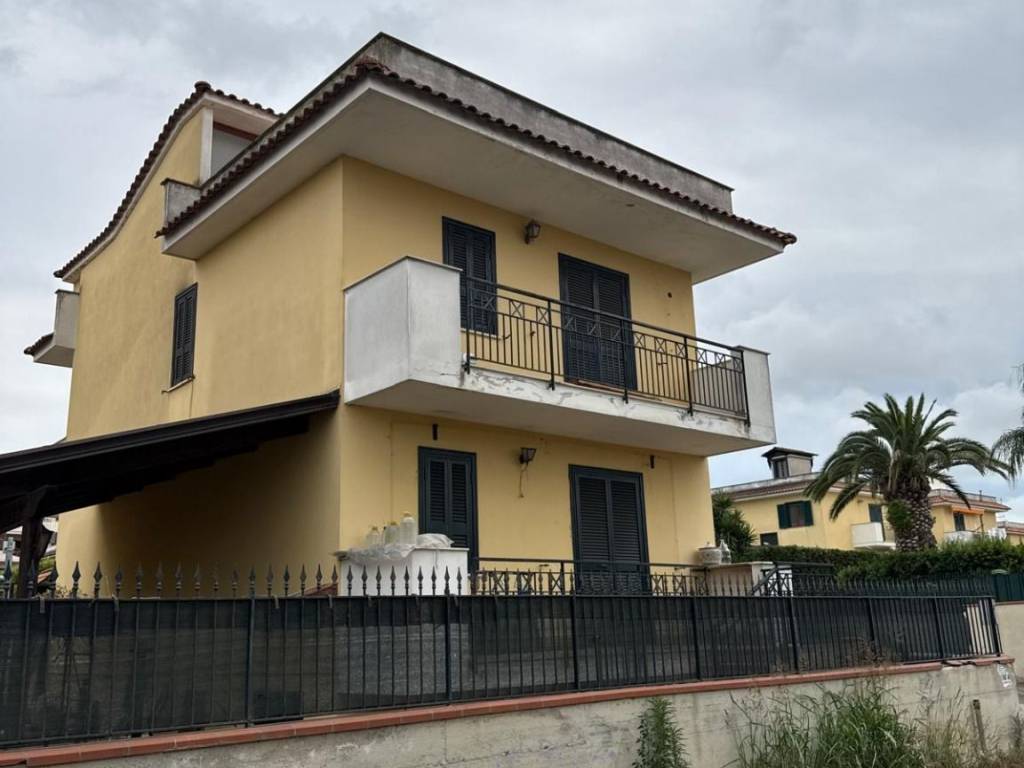 appartamento in vendita a Giugliano in Campania in zona Licola
