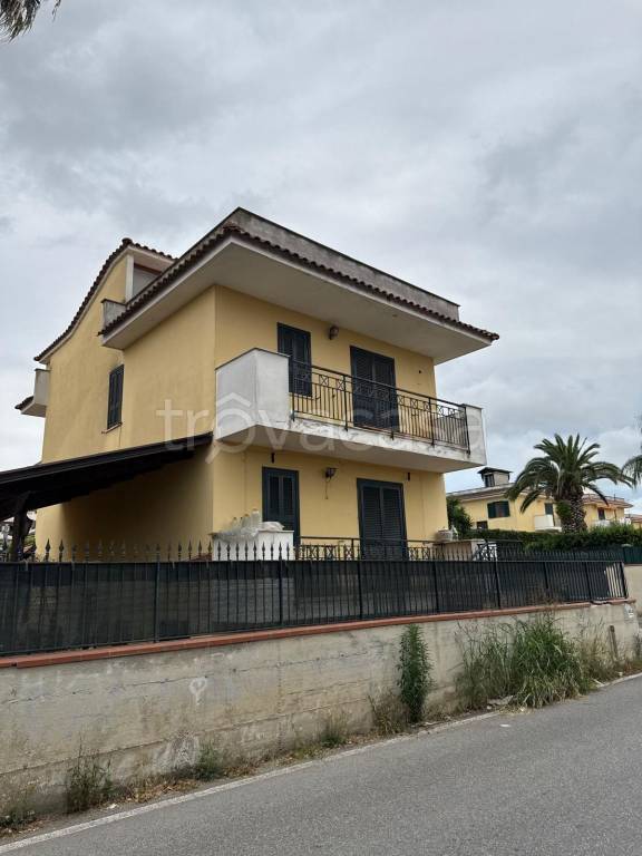 casa indipendente in vendita a Giugliano in Campania in zona Licola