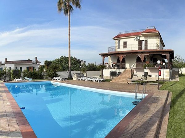 casa indipendente in vendita a Giugliano in Campania in zona Licola