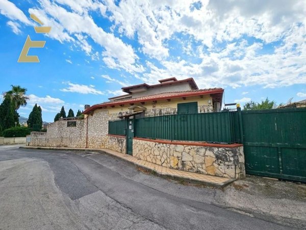 casa indipendente in vendita a Giugliano in Campania in zona Massariola / Amodio