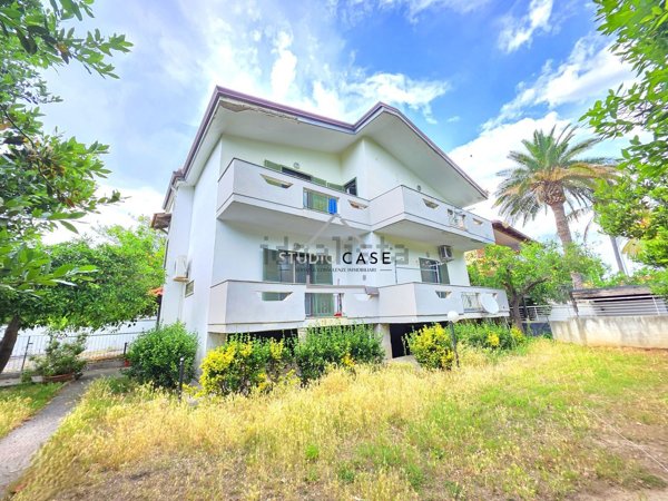 casa indipendente in vendita a Giugliano in Campania in zona Licola