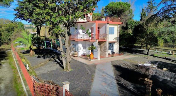 casa indipendente in vendita a Giugliano in Campania