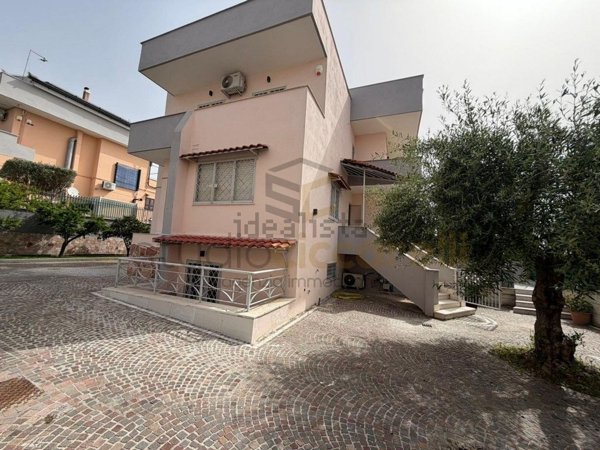casa indipendente in vendita a Giugliano in Campania in zona Lago Patria