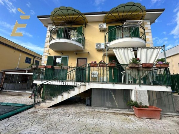 casa indipendente in vendita a Giugliano in Campania in zona Lago Patria