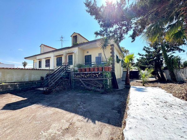 appartamento in vendita a Giugliano in Campania in zona Varcaturo