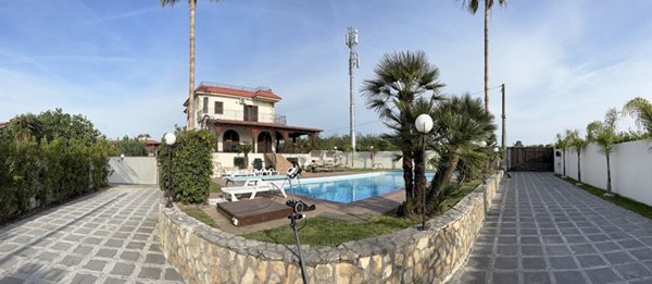 casa indipendente in vendita a Giugliano in Campania in zona Licola
