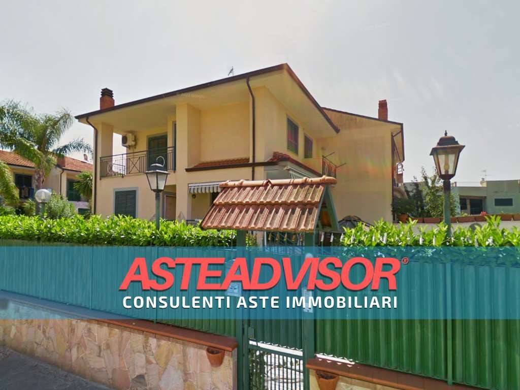 appartamento in vendita a Giugliano in Campania in zona Varcaturo