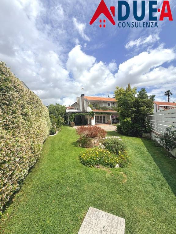 casa indipendente in vendita a Giugliano in Campania in zona Lago Patria