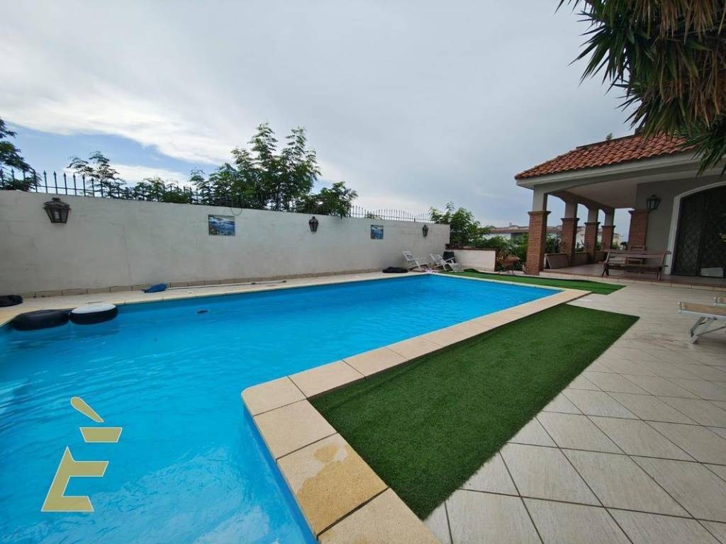 casa indipendente in vendita a Giugliano in Campania in zona Lago Patria