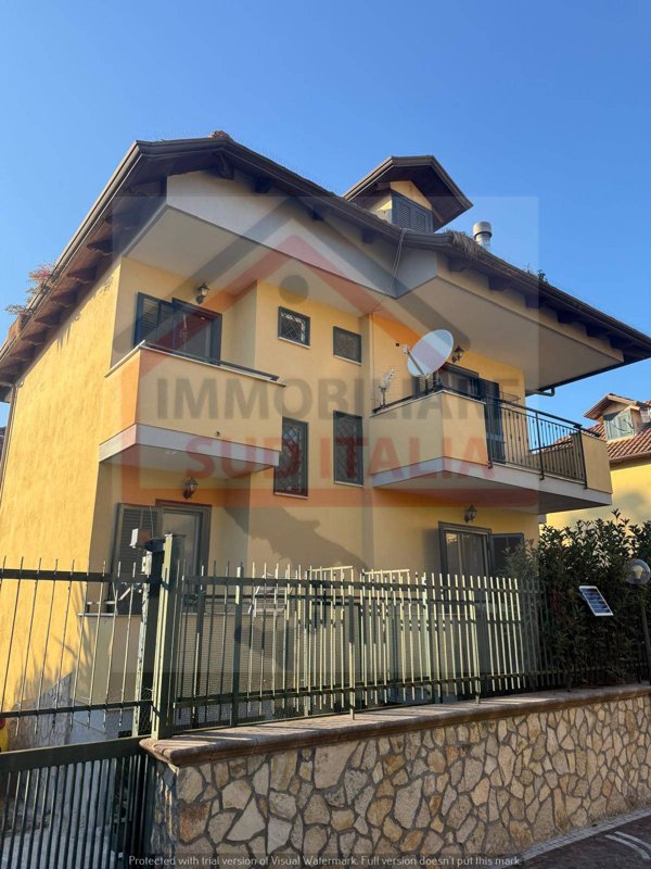 casa indipendente in vendita a Giugliano in Campania in zona Lago Patria
