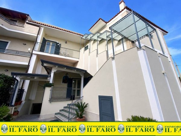 intera palazzina in vendita a Giugliano in Campania in zona Casacelle