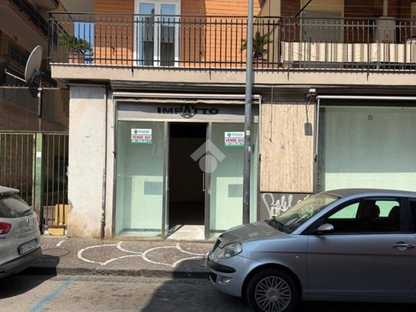 negozio in vendita a Giugliano in Campania